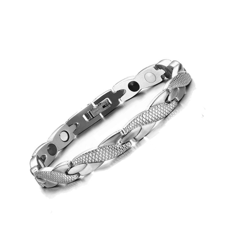 Yiwu pequeña mercancía al por mayor dragón patrón de acero de titanio galvanoplastia habitación imán de oro pulsera Taobao suministro de joyas en stock al por mayor