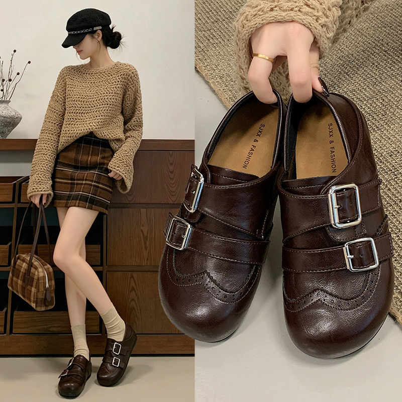 Retro-style women's slip-on sandals for autumn 2026, featuring a non-slip sole and designed for both indoor and outdoor wear, resembling Birkenstock sandals