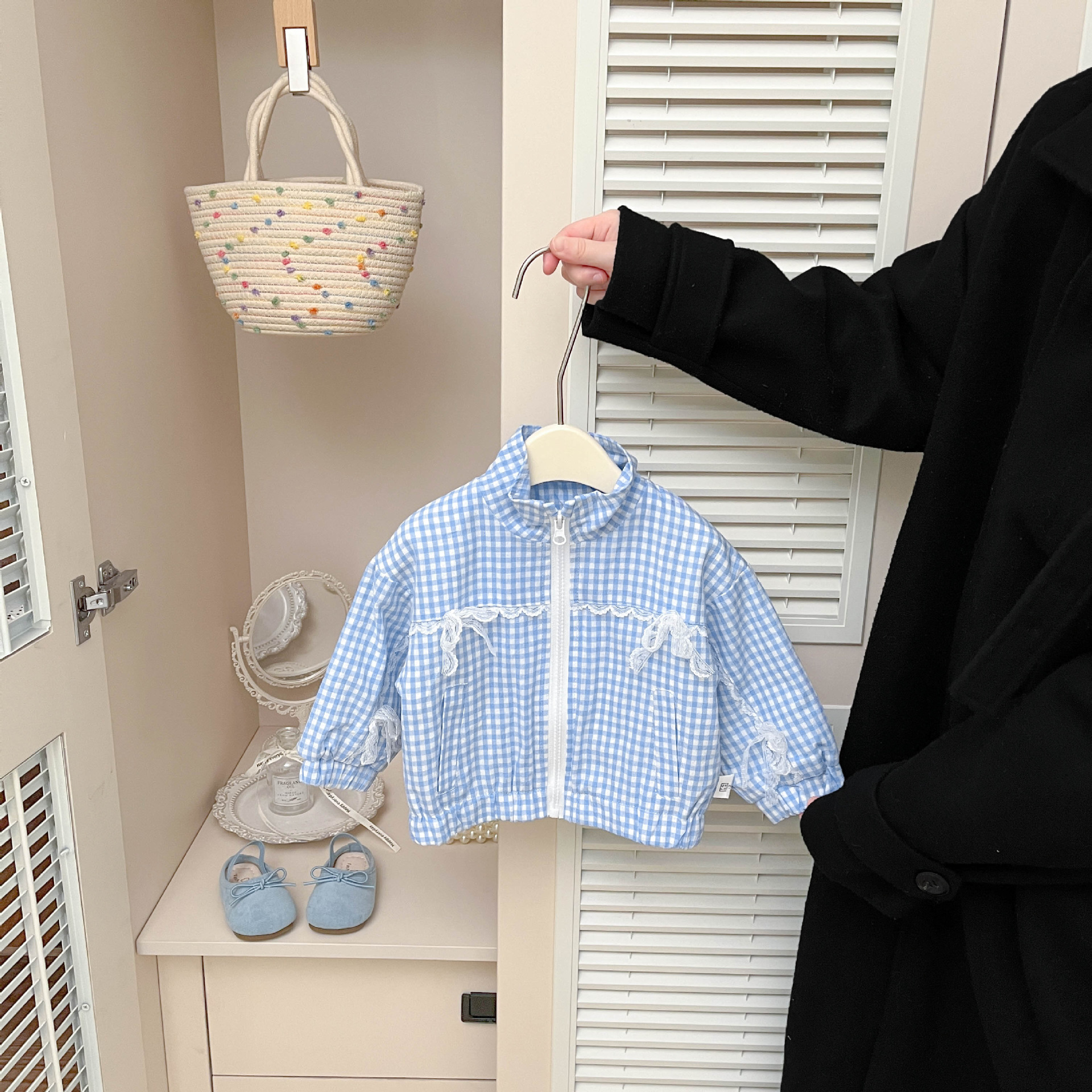 Corea del sur, ropa de primavera de niña fresca, abrigo, nueva ropa de bebé, chaqueta de cuello a cuadrícula, chaqueta de moda encantadora