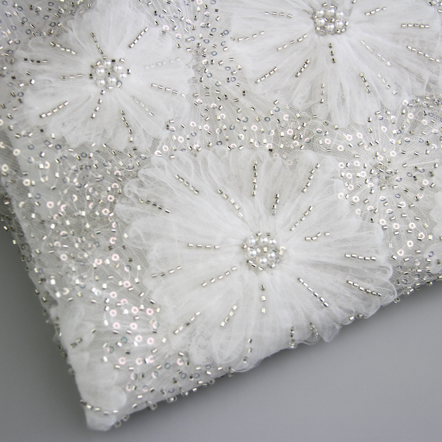 White three dimensional soft cloth