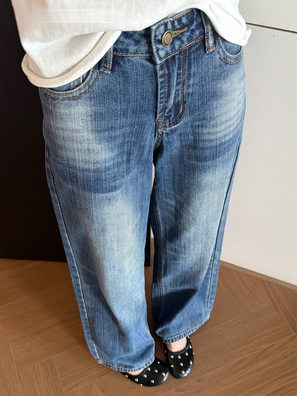 American-style bamboo-pattern wide-leg jeans for women, new autumn collection, high-waisted, loose fit, slimming effect, and flowing straight-leg design