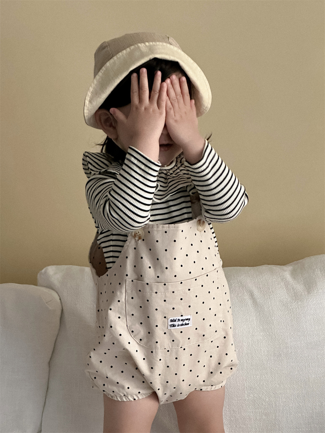 Ropa de otoño para niños, estilo coreano, ropa infantil, nuevo estilo de otoño 2025, conjunto de camisa de muñeca a rayas para niñas con tirantes y pelele