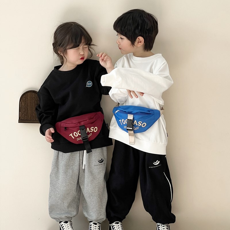Riñonera para niños con letras de estilo occidental Versión coreana Bolsos de pecho para niños y niñas de moda fresca y popular Bolsos para niños de lona de moda nueva