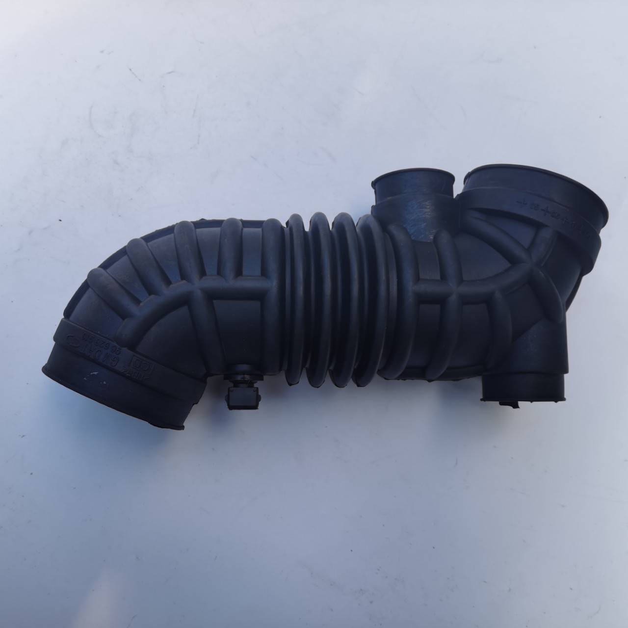 Car engine air intake pipe is suitable for Opel antara Chevrolet 2.4 Kopac 96628910