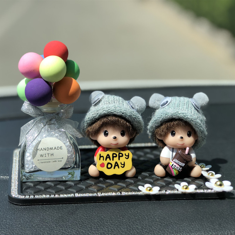 Decoración de automóviles lindos perfumes de automóviles adornos personales creativos Monchichi consola central accesorios interiores de automóviles globos mujeres