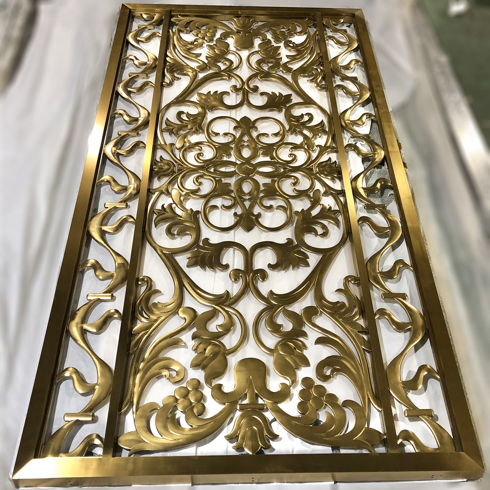 Aluminum Plate Carved Screen Embossed Antique Copper Hotel Metal Partition Chinese Stainless Steel Entrance Carved Cut Out Pattern