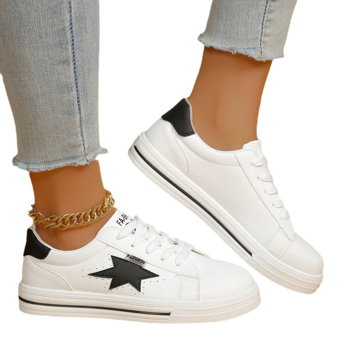 Zapatos blancos universales para mujeres 2025 primavera nuevos estudiantes estrellas zapatos casuales zapatos de skate baja tendencia ultra ligera