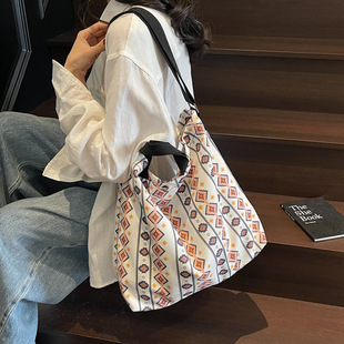 Cross-Border New Style Bohemian Tote Bag Women's Large-Capacity Commuter Bag Fashionable Lightweight Casual Shoulder Crossbody Bag