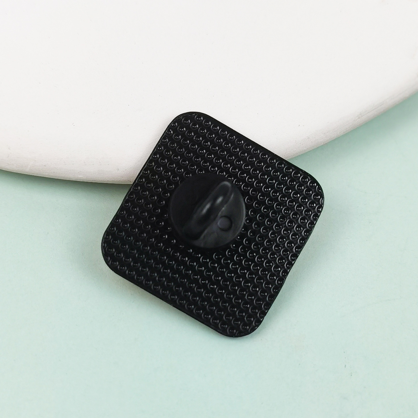 Juego de carreras logo broche periférico ins personalidad R estrella geométrica accesorios mochila para niños decoración hebilla de alfiler