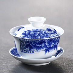茶碗をかぶせてお茶の杯の徳化の白磁の茶器の大きいサイズはお茶の碗を入れます。