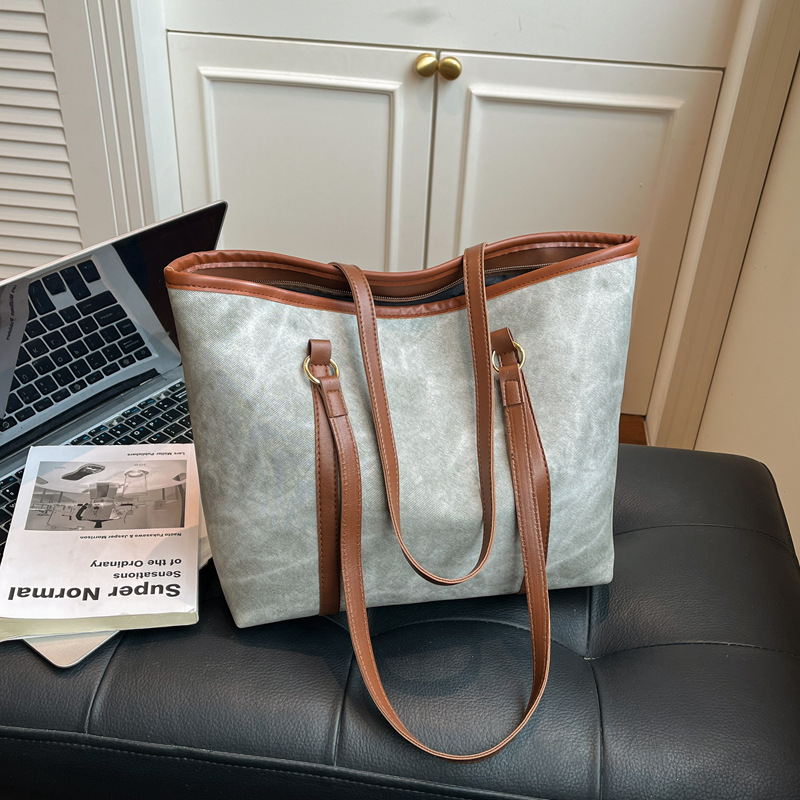 Otoño y invierno 2026 nueva gran capacidad de viaje bolsa de mano de alta explosión para mujeres bolsas de hombro bajo la axila bolsas de mano casuales image 2