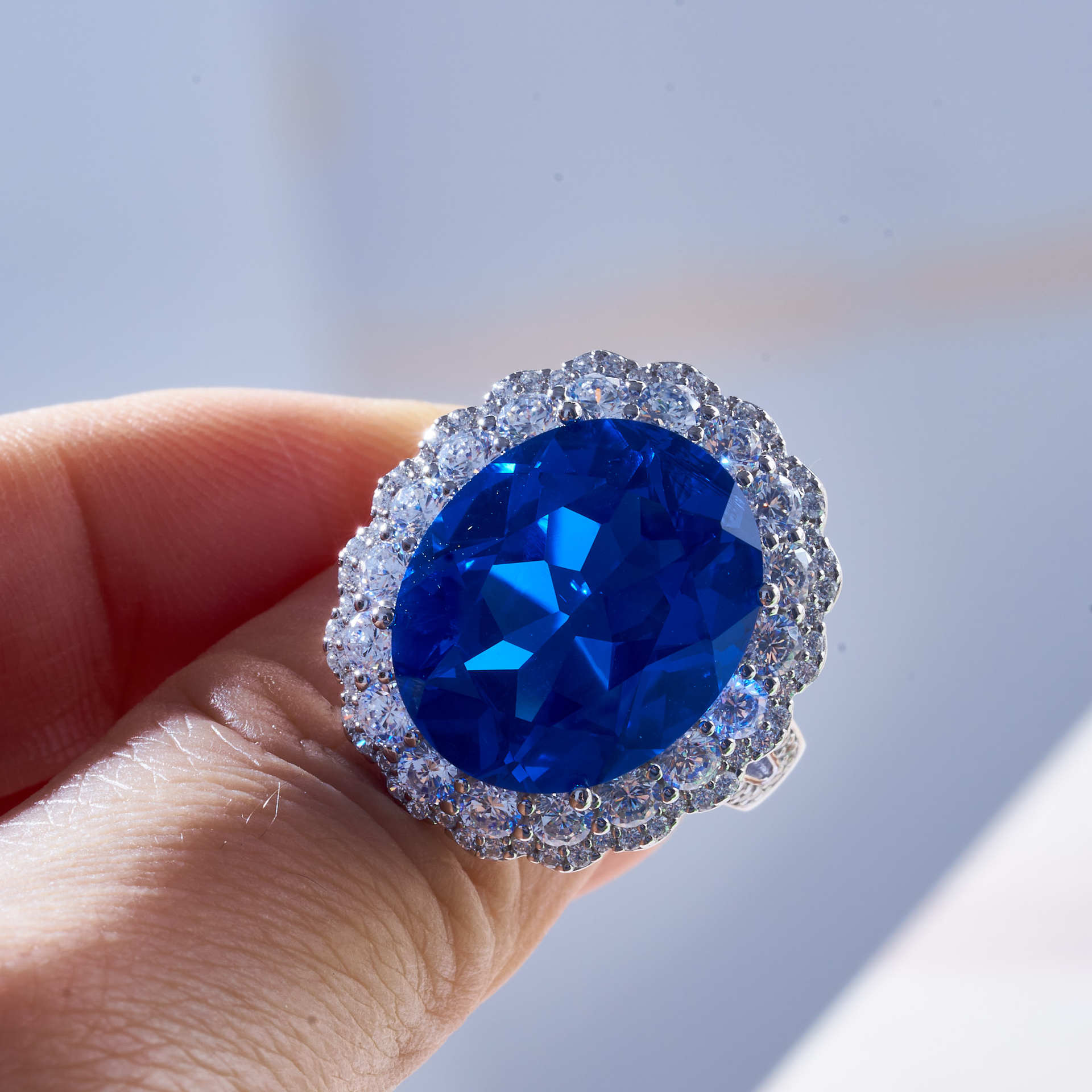 Anillo de zafiro sintético de alta gama, corte oval, S925 plata, 15 quilates de zafiro sintético