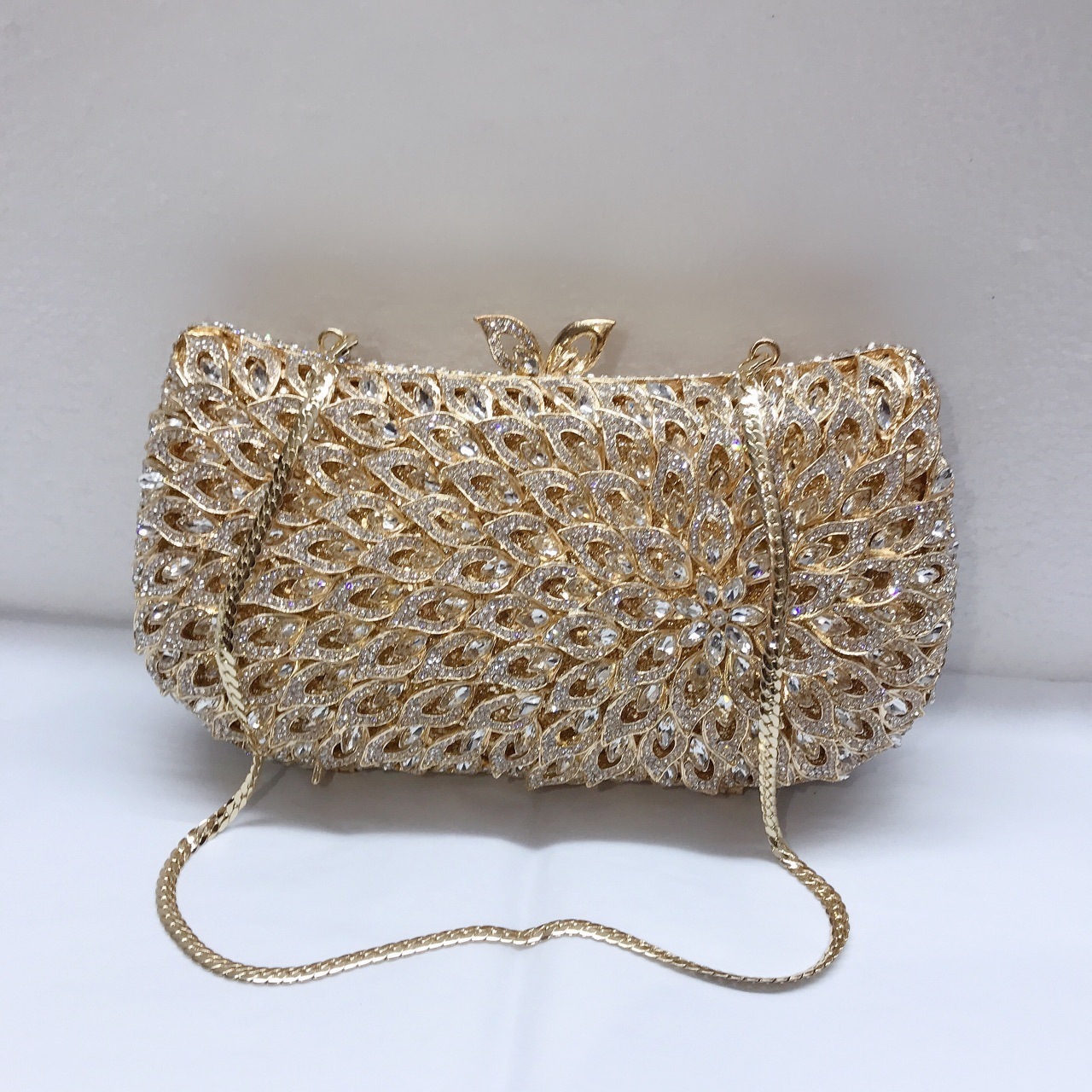 * Fuente transfronteriza bolsas de cena de diamantes de metal con diamantes de aire bolsas de mano de vestido de reunión anual bolsas de noche bolsas de mujer oro
