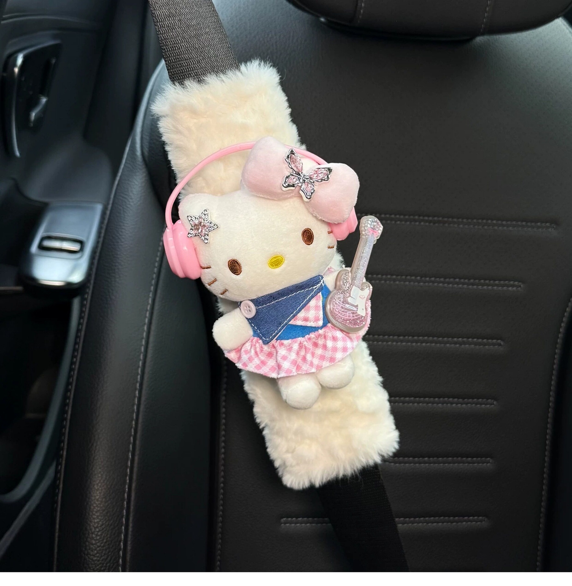 Cute KITTY car seatbelt shoulder pad, car interior seatbelt decoration, anti-abrasion clothing for couples, a pair for women