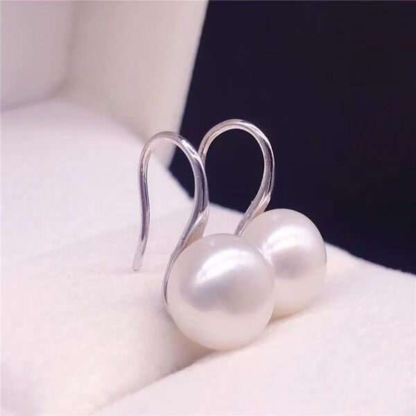 South Korea new earrings Korean version of the best selling fashion pearl earrings Joker earrings small accessories wholesale