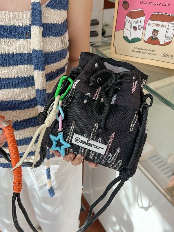 One-shoulder bag for leisure, drawstring, Korean style