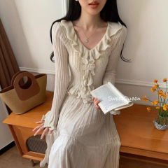 韩系气质设计感荷叶边修身V领毛衣上衣女2025秋季新款长袖针织衫