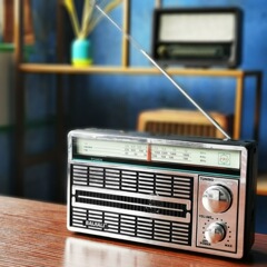 レトロな高齢者向けラジオ、フルバンド、乾電池で使用可能、プラグイン可能、簡単な操作、大きな音量、多くのチャンネル