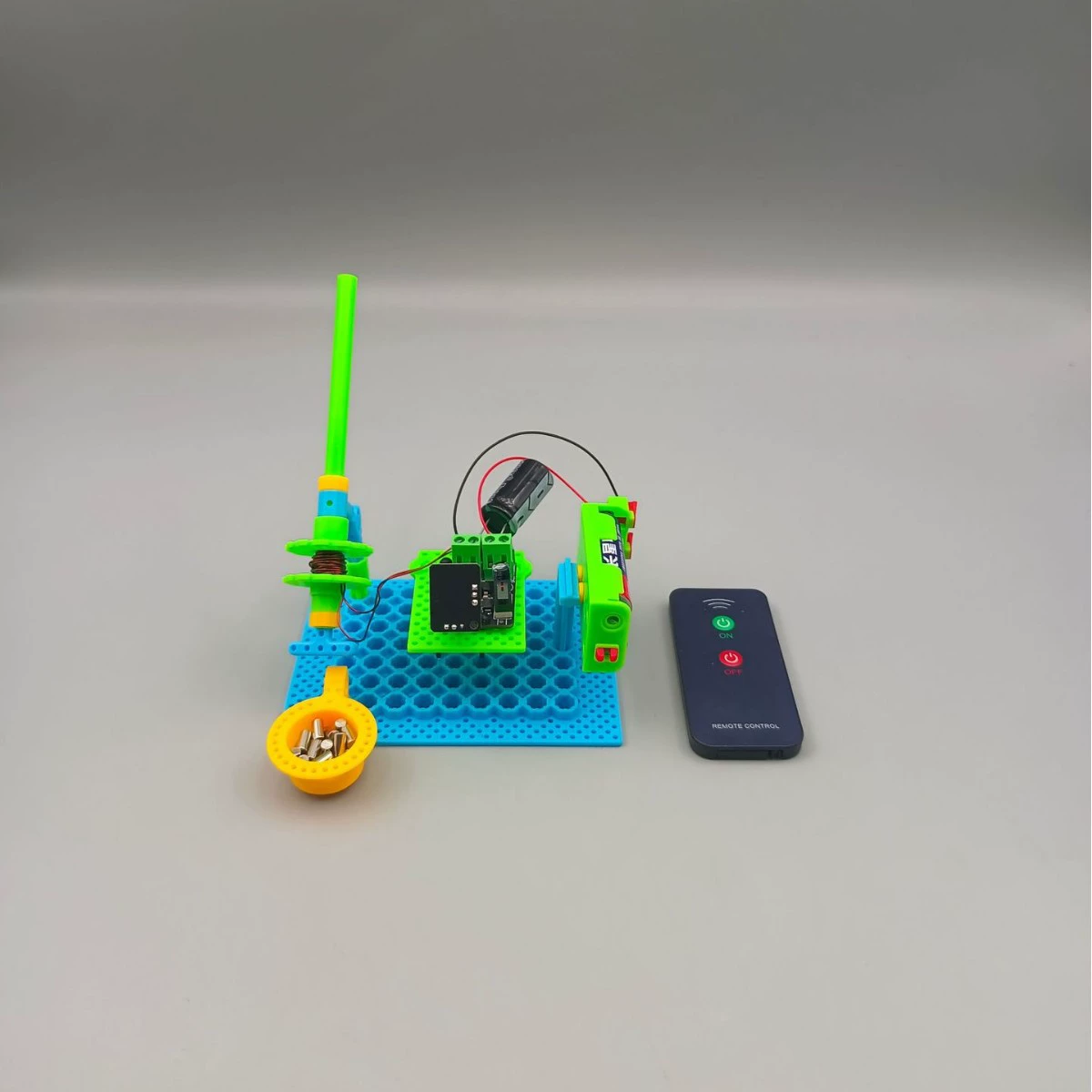 YKDCP127143128 Электромагнитная пушка с дистанционным управлением имитирует дистанционный дистанционный процесс запуска электромагнитной пушки