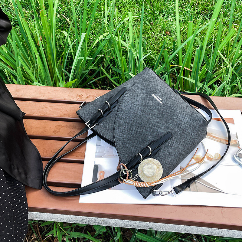 Korean-style trendy handbag for women, 2026 new fashion shoulder bag, simple texture crossbody bag, commuter bucket bag Korean-style trendy handbag for women, 2026 new fashion shoulder bag, simple texture crossbody bag, commuter bucket bag