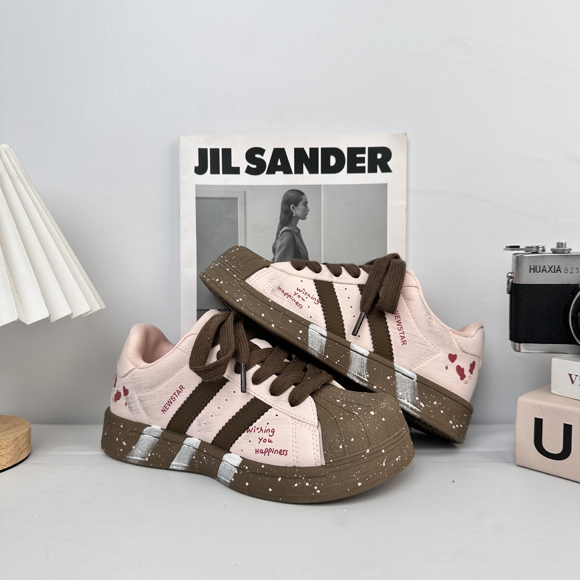 Yuanbo primavera y otoño zapatos blancos de suela gruesa para mujeres 2025 nuevos zapatos casuales coreanos zapatos de skate conchas de cabeza zapatos de pan