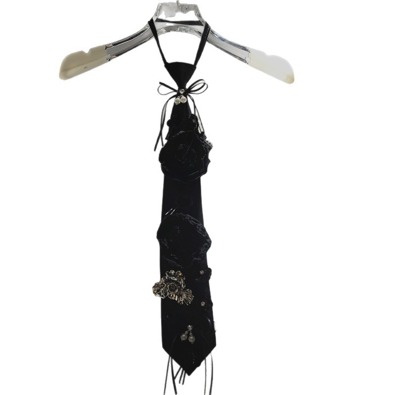 Collar de metal oscuro, corbata, subcultura, nicho de diseño, alta moda. image 5