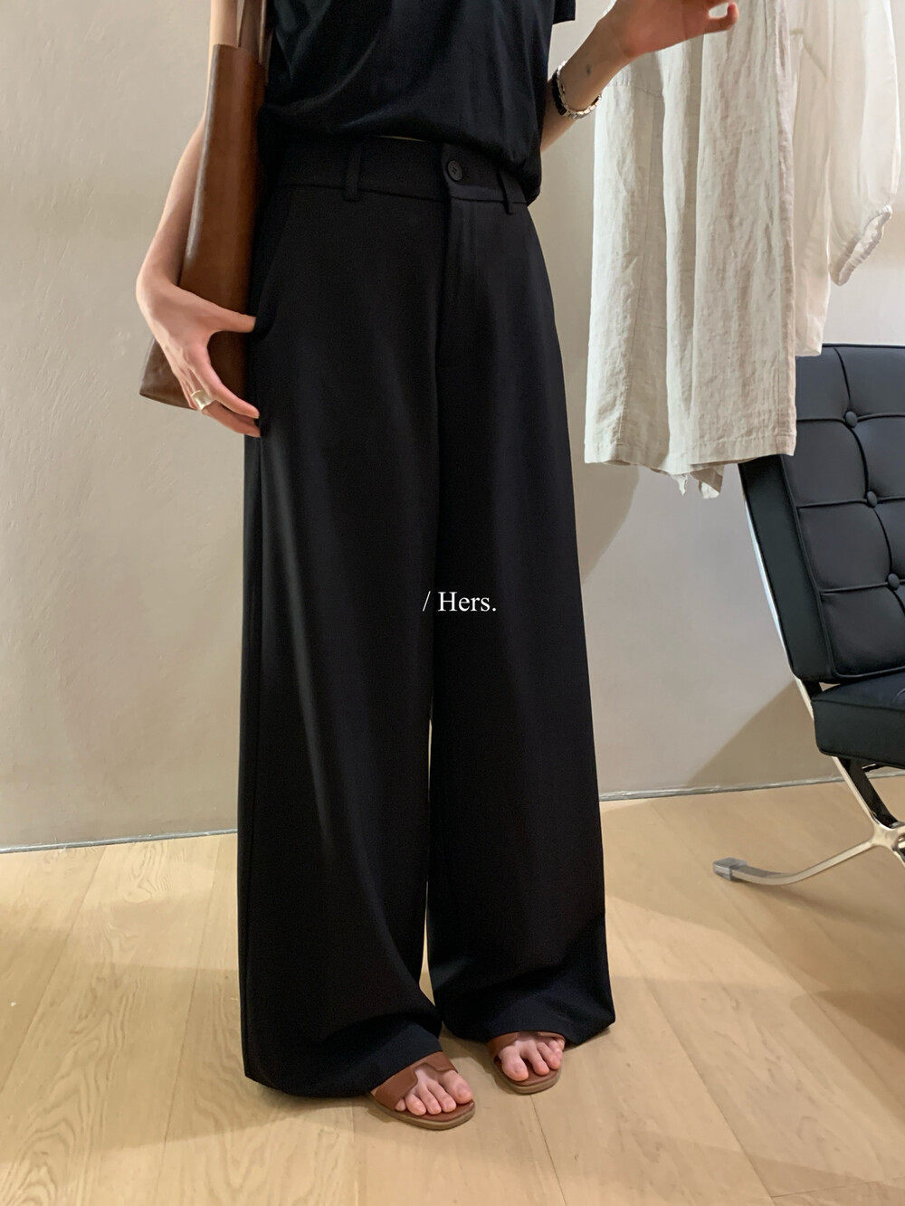 Quần culottes nữ ống rộng dáng suông vải rũ mềm mại — màu đen, màu kaki chi tiết 4