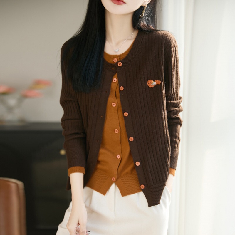 French-style two-piece color-blocked wool embroidered knit cardigan for women, new autumn long-sleeve coat sweater outerwear French-style two-piece color-blocked wool embroidered knit cardigan for women, new autumn long-sleeve coat sweater outerwear
