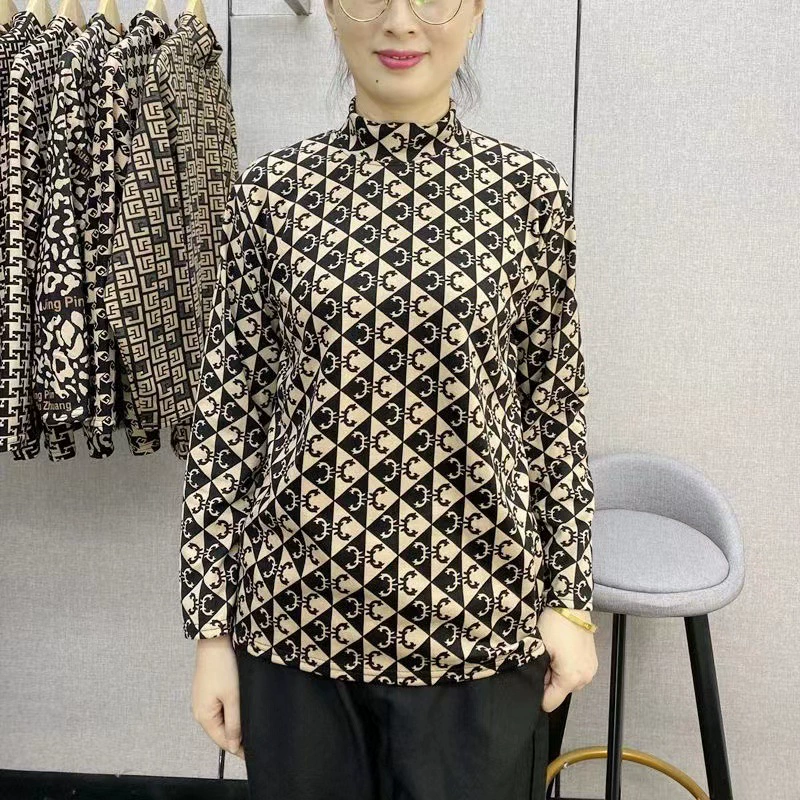 Одежда для женщин среднего и старшего возраста 2025 года, осенние топы больших размеров для мам, осенние рубашки из приятного к коже хлопка, свободные футболки, поставка от уличных торговцев.