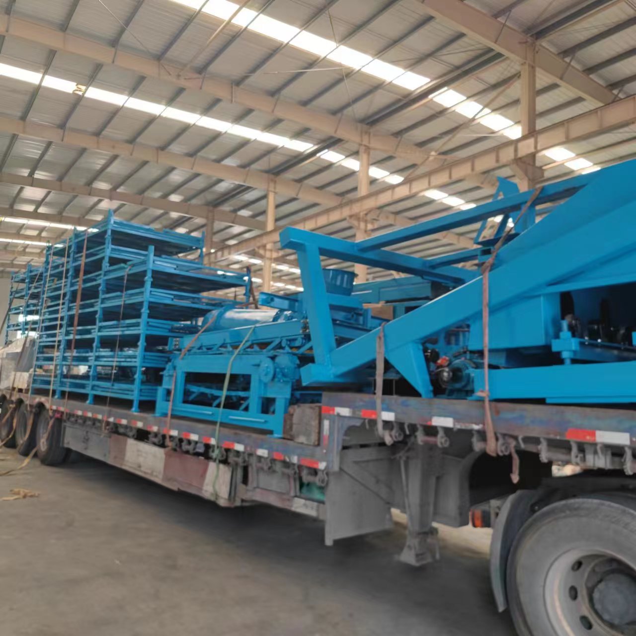 用于清洁大尺寸钢瓶氧气瓶的喷丸机