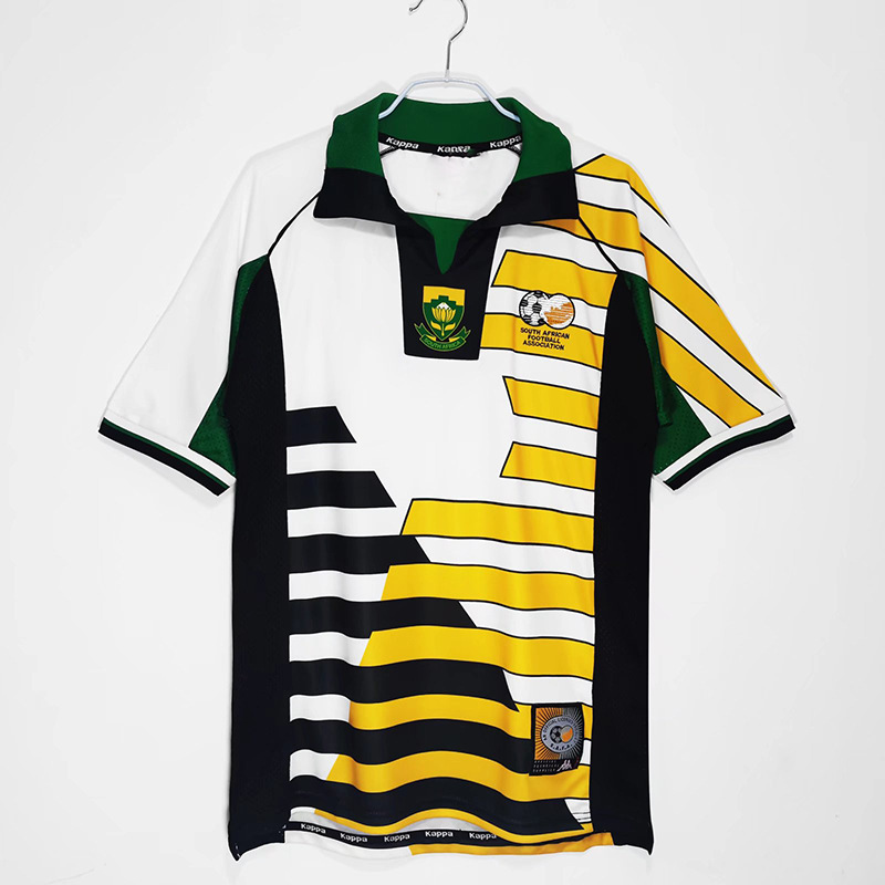レトロなドイツのサッカー服の主な客席です。|undefined