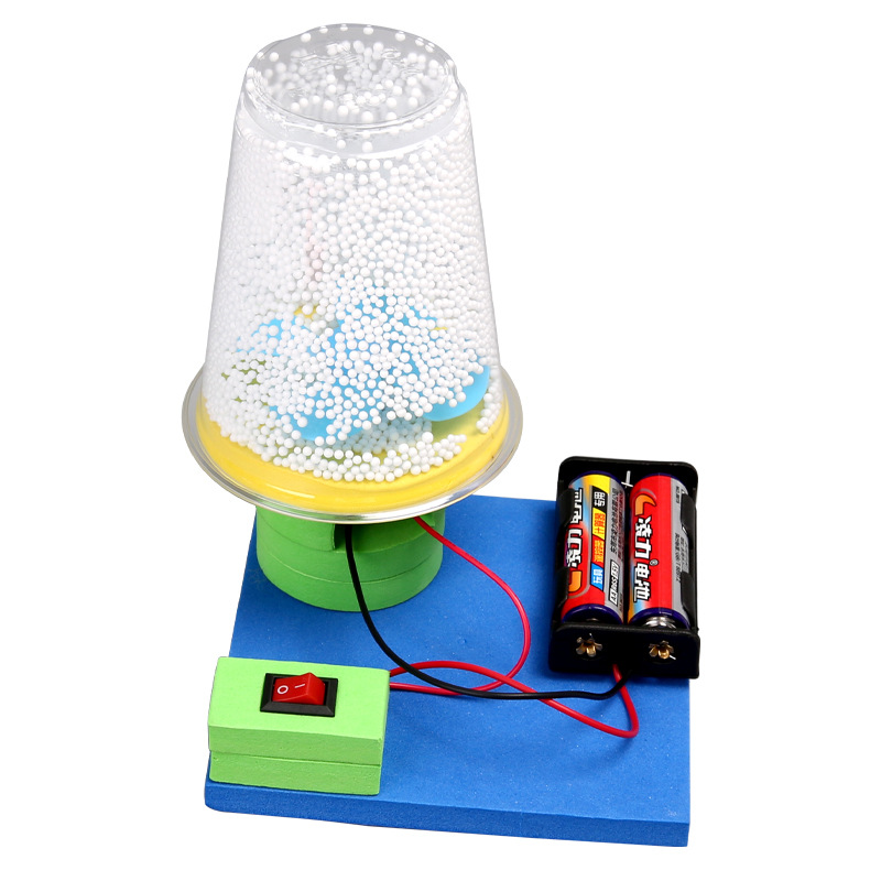 Experimento científico manual de niños con tecnología DIY para hacer pequeños materiales de inventor de nieve eléctrica estática