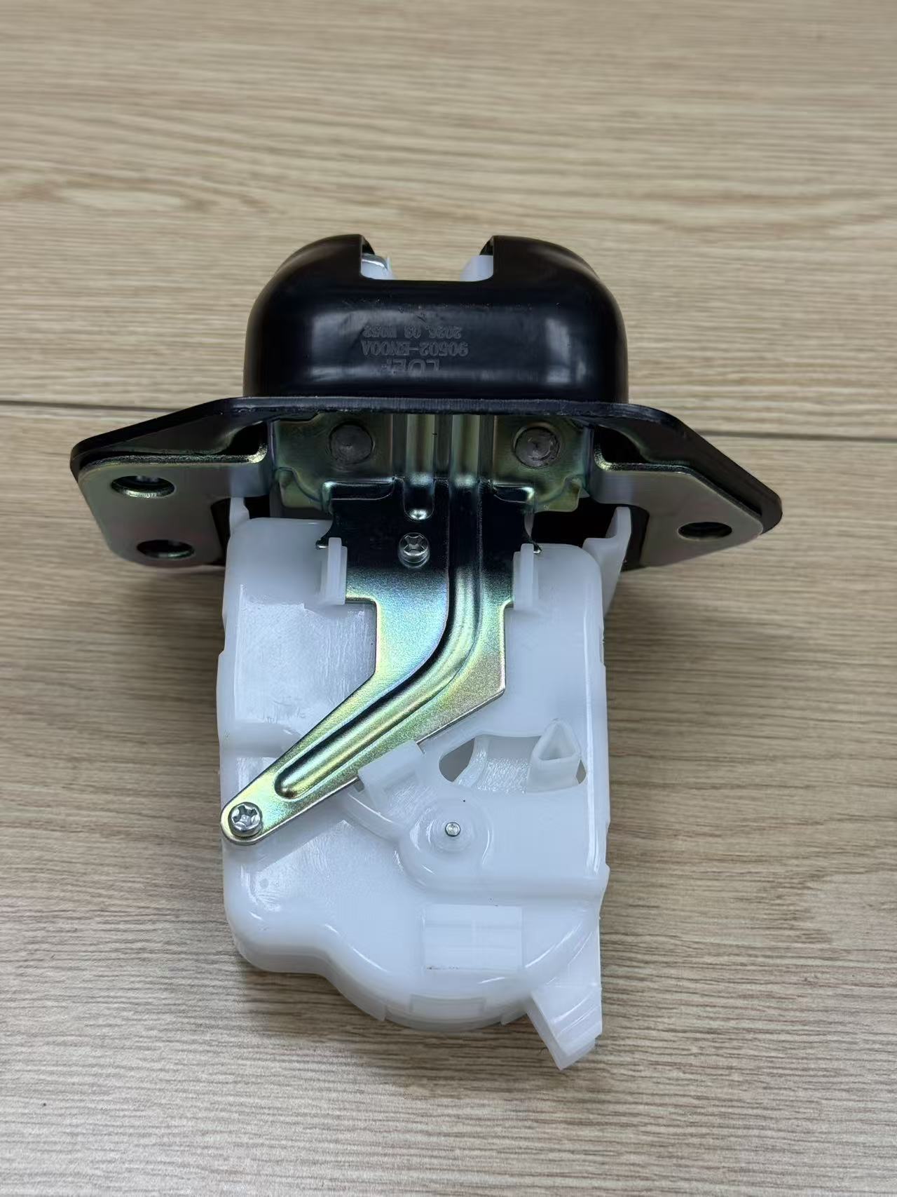 Suitable for Nissan/Infiniti models, the tailgate lock mechanism part number is 90502-CA00C/EN00A