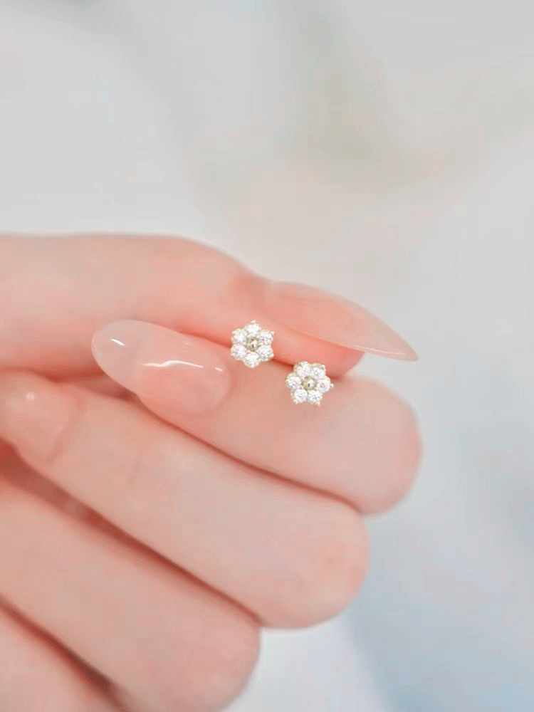 1 Pair Quantity 1 Pair 925 Sterling Silver 925 Sterling Silver Earrings Flower Small Stud Earrings