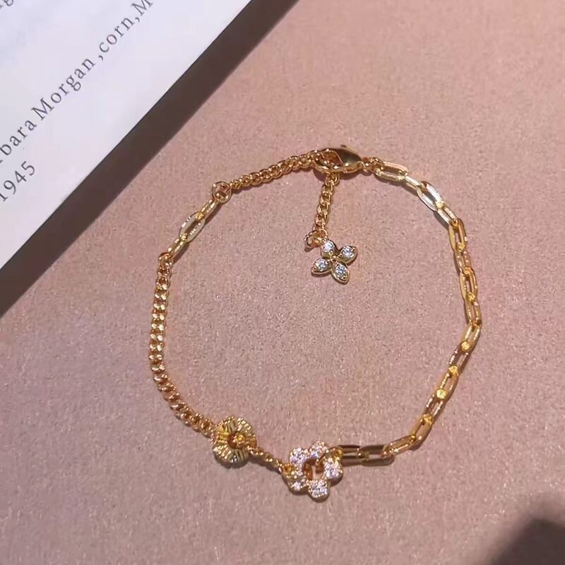 2026 new model gold flower chain bracelet, ins style, exquisite and niche, versatile with a high-end feel, popular on Xiaohongshu