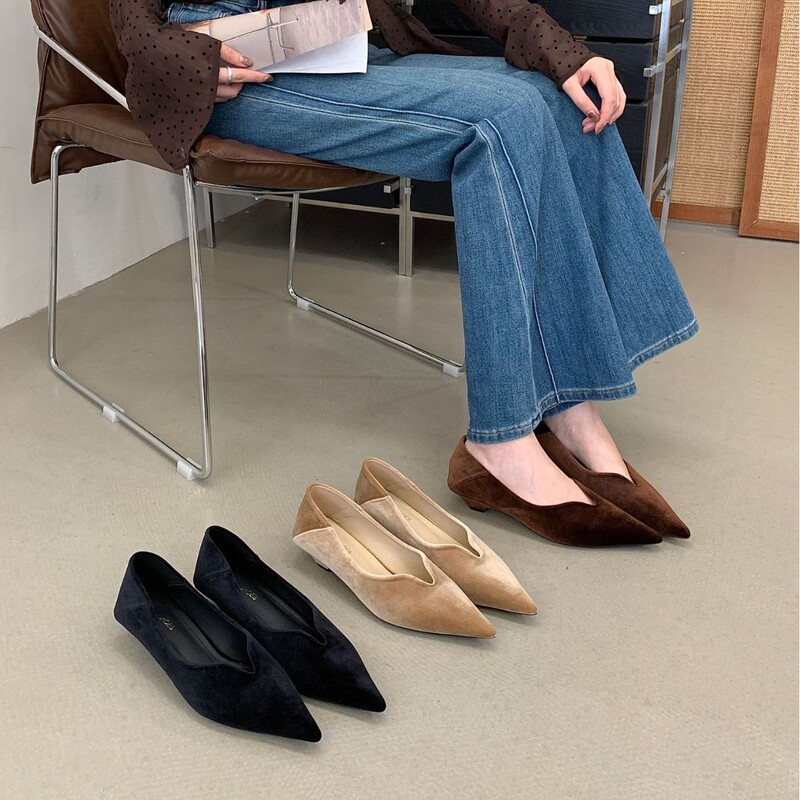 French-style retro wedge Mary Jane shoes, 2026 spring and autumn new model, pointed toe, shallow cut, suede, low-heeled work shoes for women French-style retro wedge Mary Jane shoes, 2026 spring and autumn new model, pointed toe, shallow cut, suede, low-heeled work shoes for women