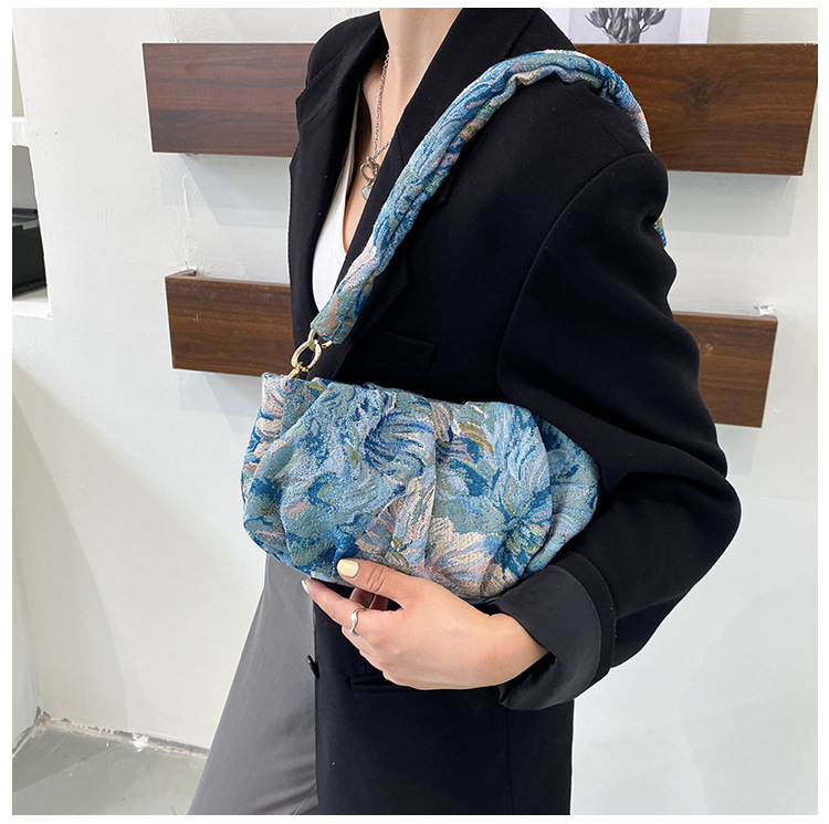 Blue Flower Painting Pattern One-shoulder Messenger Cloud Bag Wholesale Nihaojewelry display picture 9
