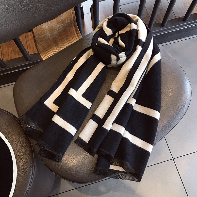 Bufanda tipo chal cálida y gruesa de estilo minimalista con imitación de cachemira y letras geométricas de doble cara en colores clásicos_voghion.com