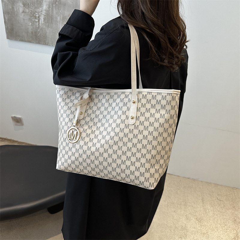 Bolso de gran capacidad para mujeres 2024 nuevo otoño invierno universal nicho de diseño de clase bolsa de hombro de viaje bolsa de mano