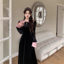 丝绒连衣裙女冬新款大码复古气质优雅撞色高端别致翻领收腰小黑裙