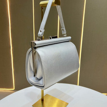 С���¿�s������W��Ůʿ�����б����߼��������ͨ��Ů����