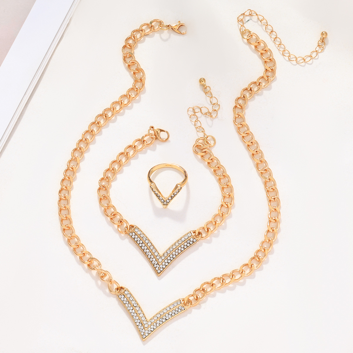Europa y América personalidad transfronteriza diseño geométrico collar en forma de V pulsera anillo conjunto femenino diamante cadena clavícula image 4
