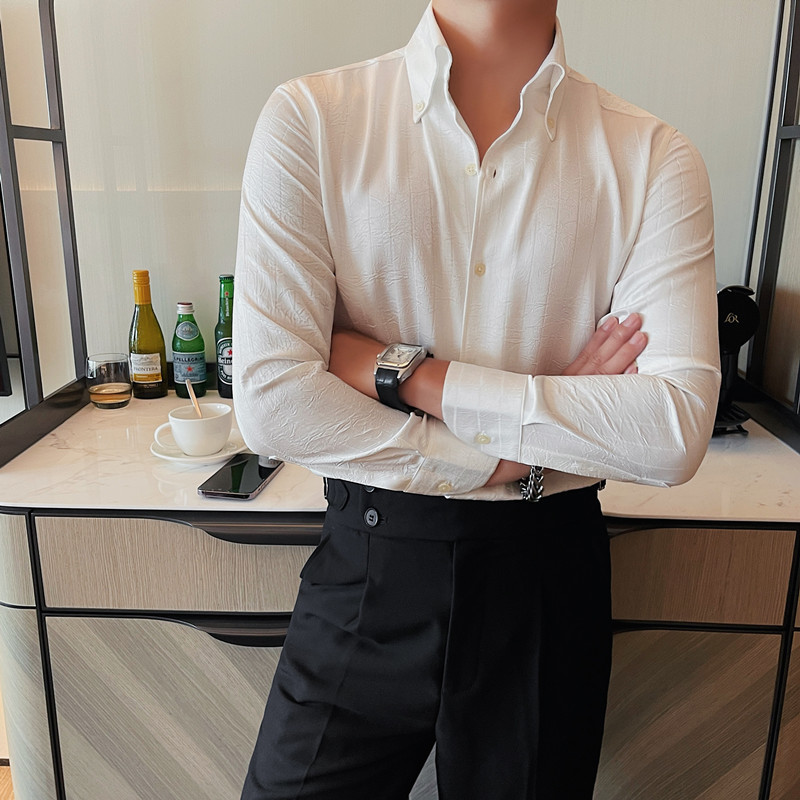 Otoño 2023 camisa de manga larga elegante camisa arrugada en relieve de alta calidad para hombres camisa de cuello alto cuello abierto con cuello en V