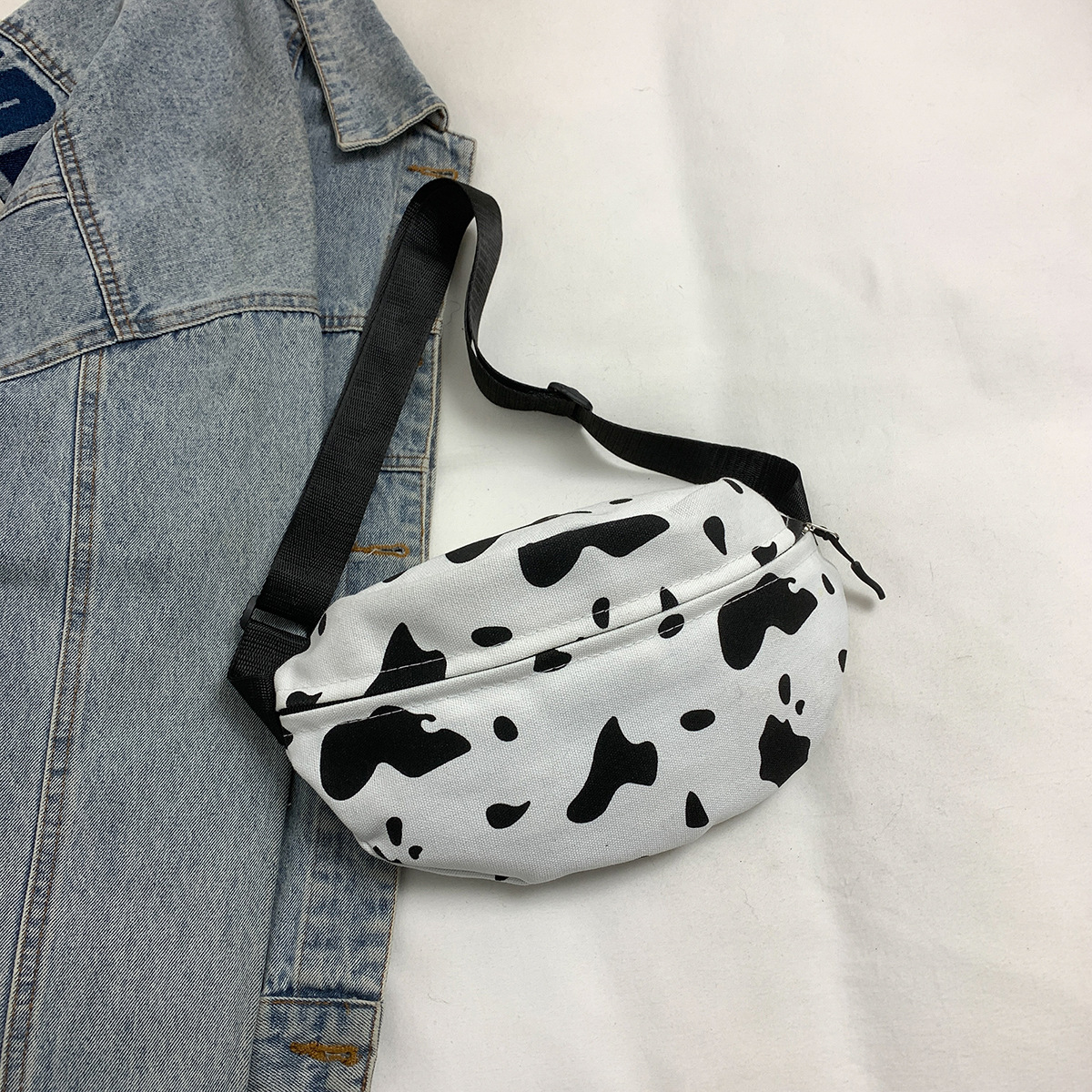 223g Weight Polyester Lining Material Zipper Closure Type Sling Strap Strap Type Fanny Pack Bags Type Casual, Daily, Shopping Occasion Nylon Material Cows, Solid Color Pattern All Seasons Season Women's Gender Basic Style Oval Shape Women's Basic Cows Solid Color Nylon Waist Bags 43