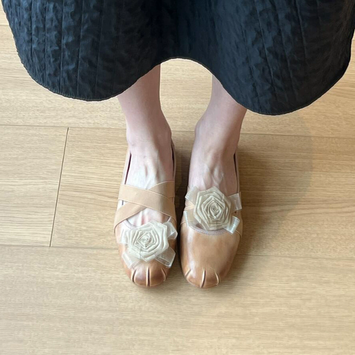 Женские туфли Мэри Джейн из овчины, французский ретро-стиль, цветок камелии, плоская подошва, новинка 2025 года, универсальная, с эластичной перемычкой