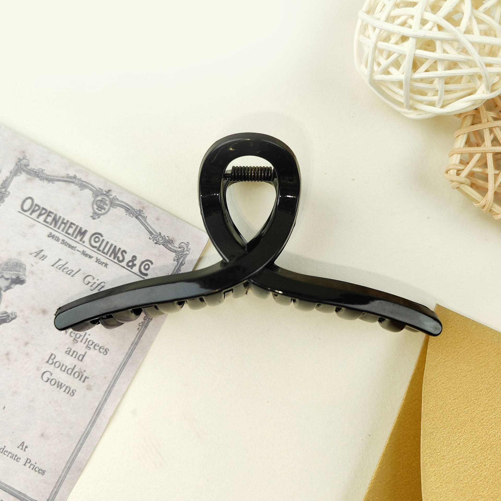 Medium size hair clip plastic hair clip back head hair clip wholesale ins style hair accessories shark clip hair volume less headdress hair clip_voghion.com