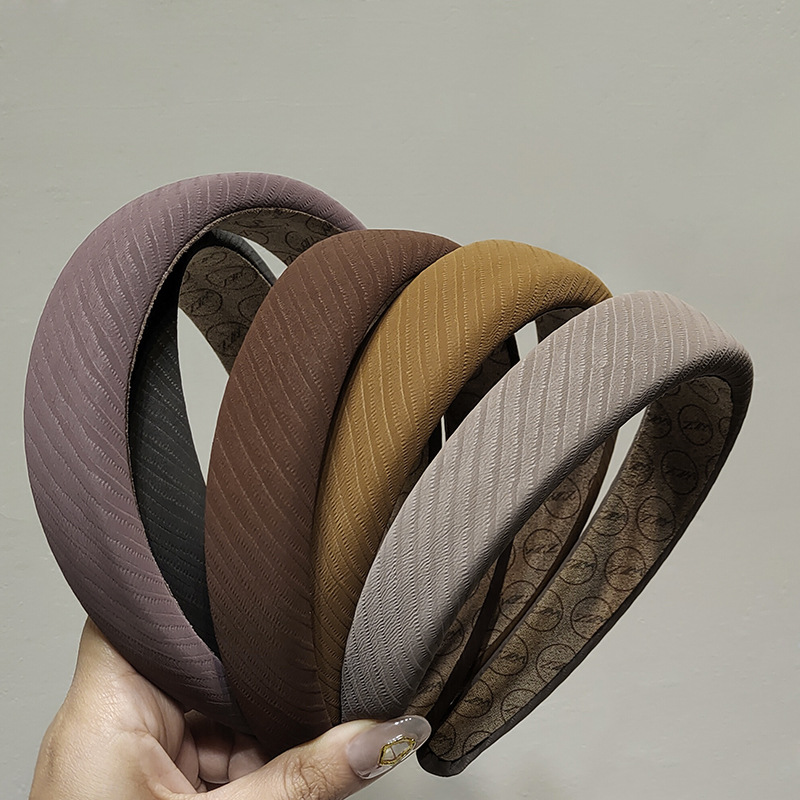 Sponge Headband Retro Wide-brimmed Headband Korean Temperament Autumn And Winter Simple Headdress display picture 2