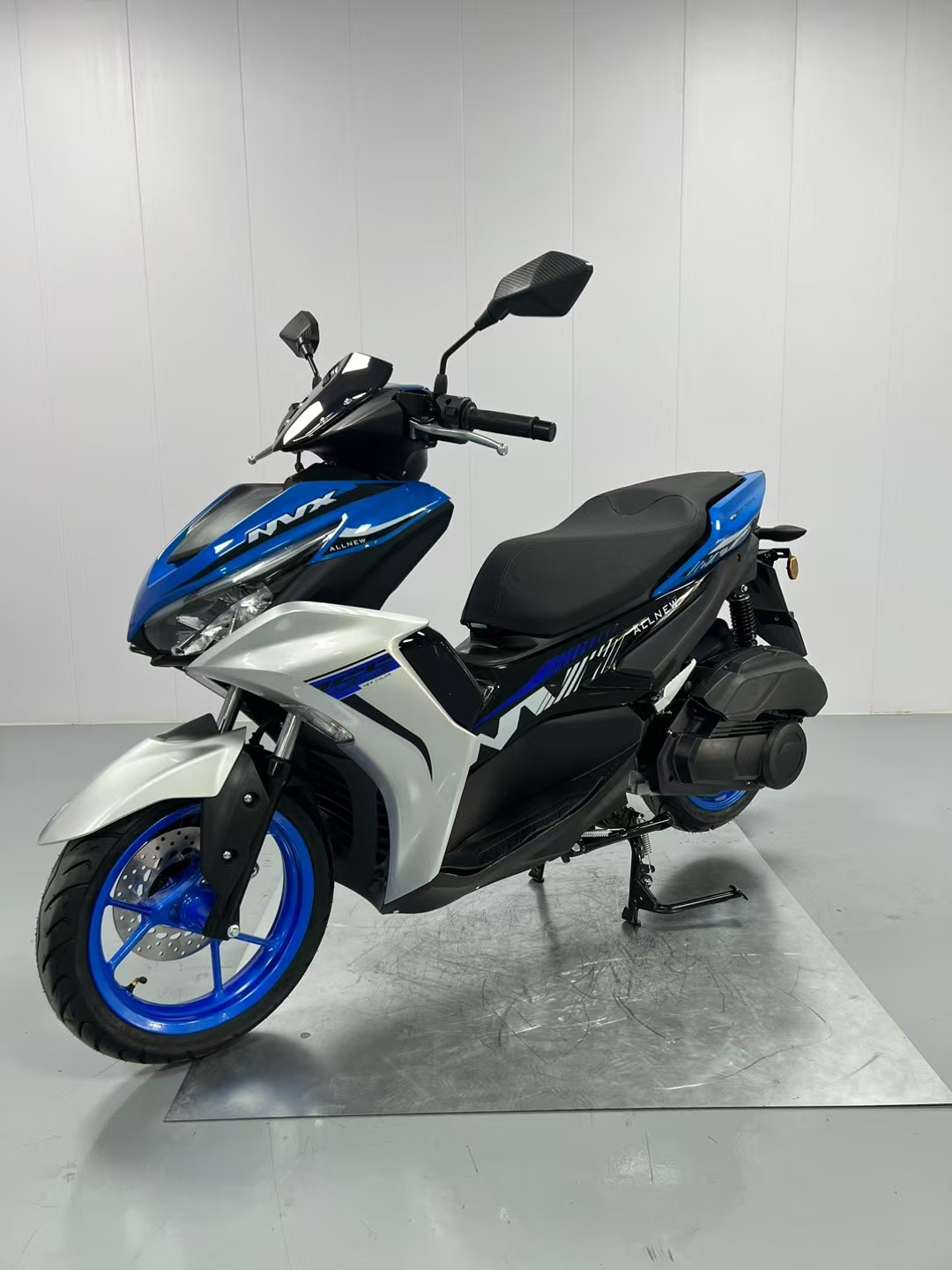 Factory Direct Sales Nvx Fuel-Powered Motorcycle Adult Mobility Scooter 150Cc Large-Displacement Street Bike Motorcycle