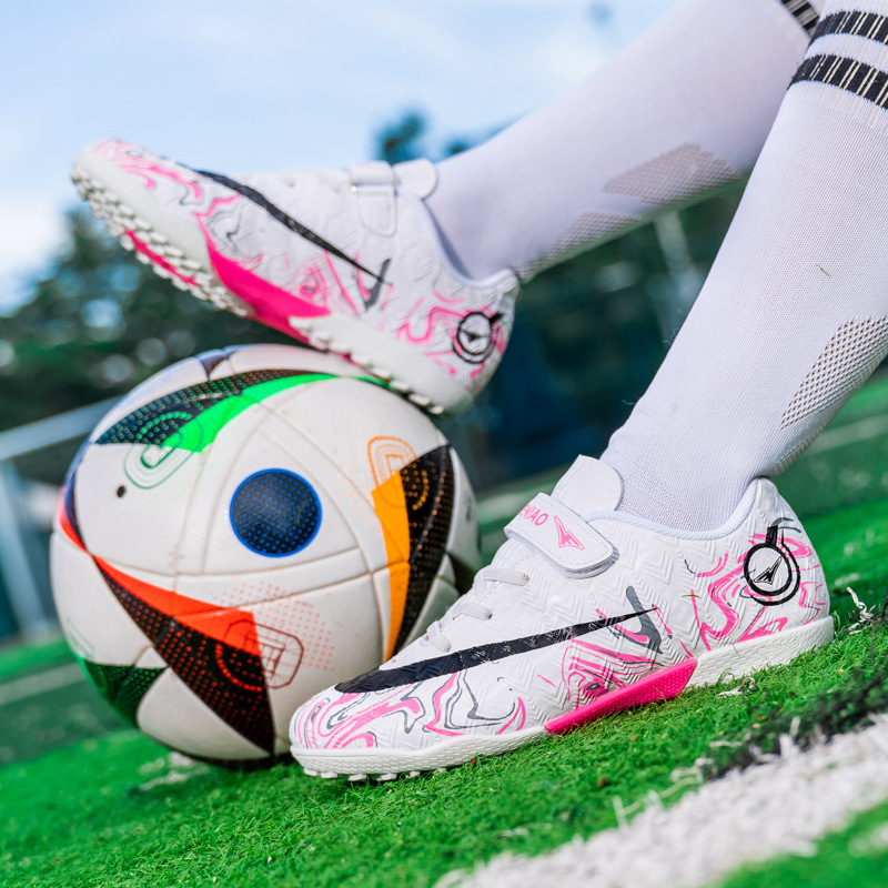 Zapatos de fútbol profesionales transfronterizos de la Copa del Mundo, zapatos de fútbol infantiles para niños y niñas, zapatos de entrenamiento transpirables al aire libre