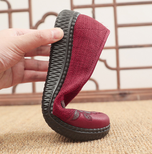 24 spring new old Beijing cloth shoes for women, non-slip soft soles, comfortable one-step shoes for middle-aged and elderly mothers